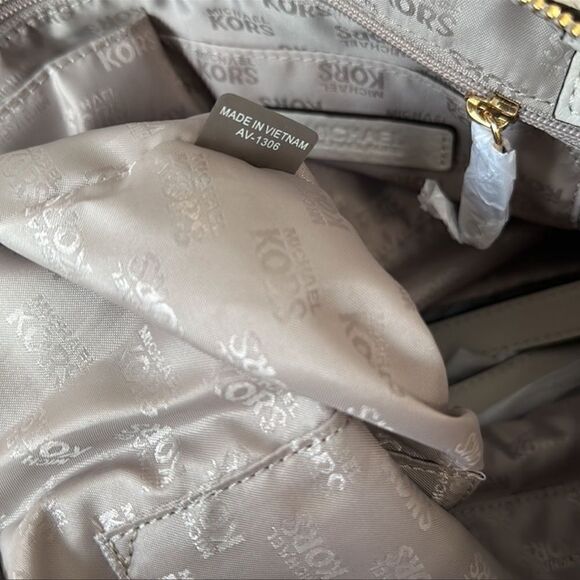 New Michael Kors Megan Large Vanilla Satchel Crossbody - Picture 6 of 16